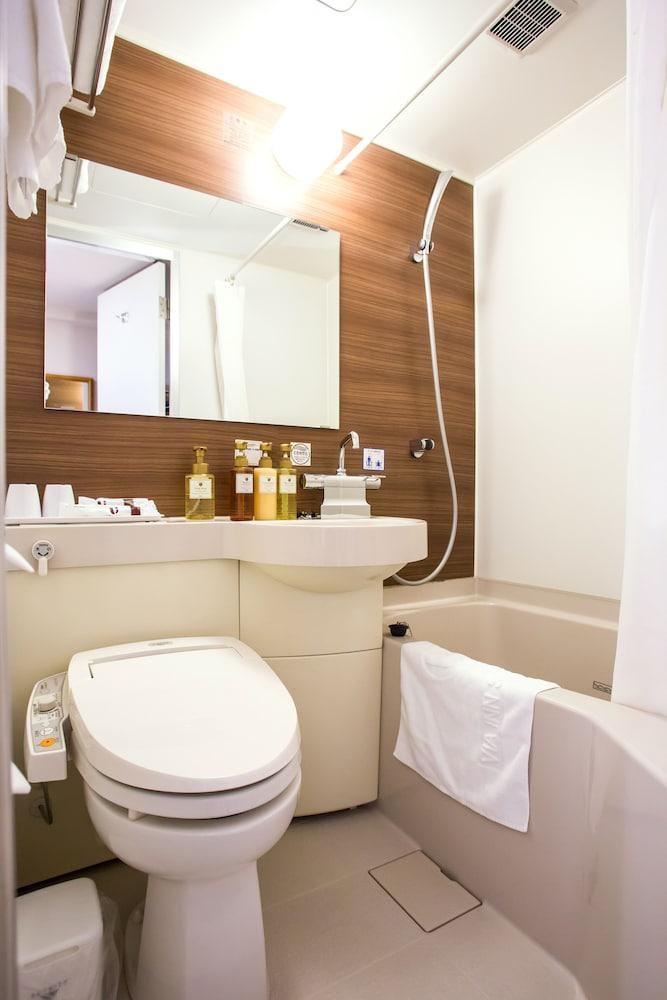 Via Inn Shin Osaka West Екстериор снимка