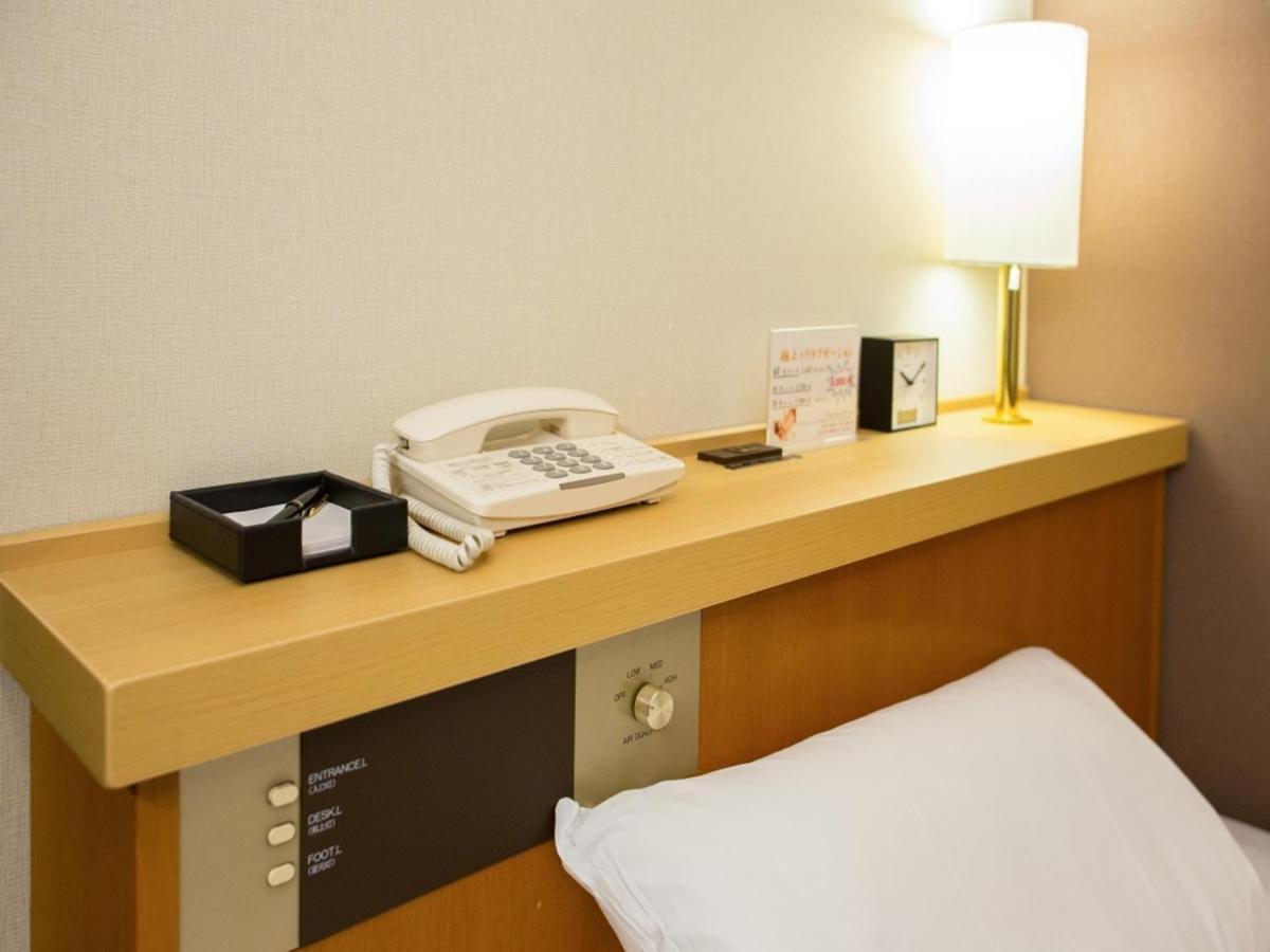 Via Inn Shin Osaka West Екстериор снимка