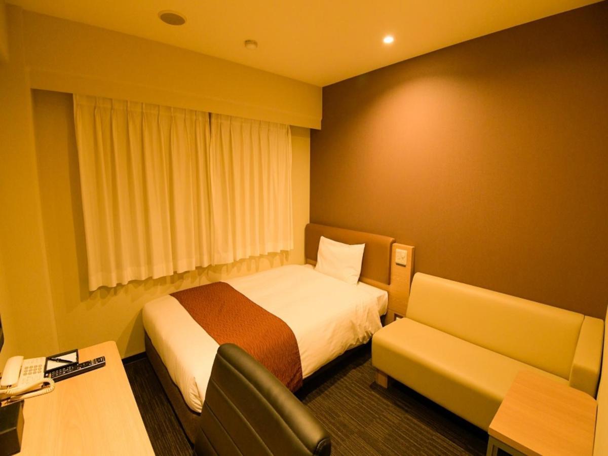 Via Inn Shin Osaka West Екстериор снимка