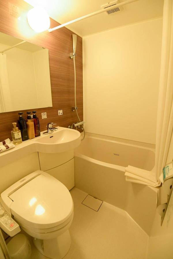 Via Inn Shin Osaka West Екстериор снимка