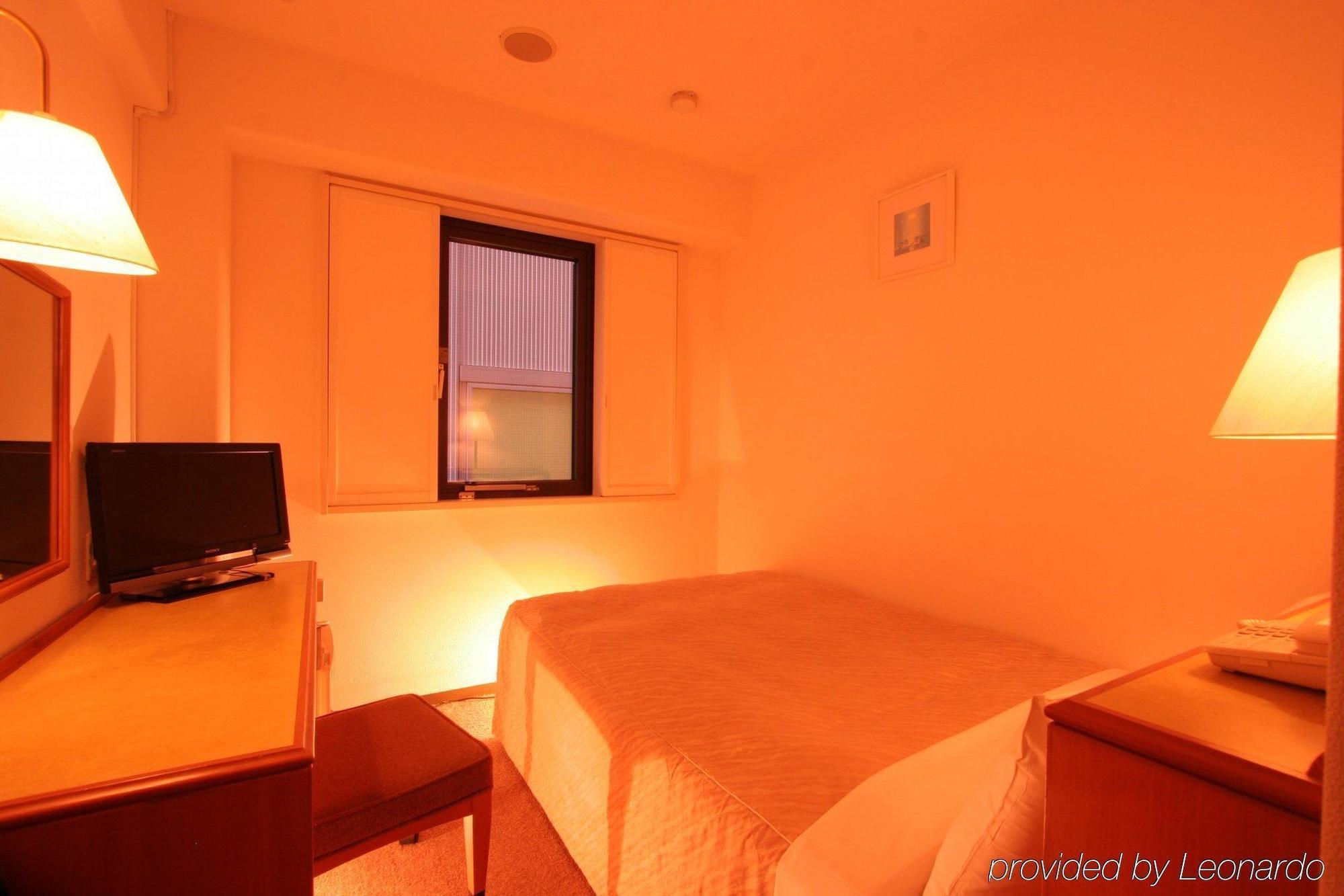 Via Inn Shin Osaka West Екстериор снимка
